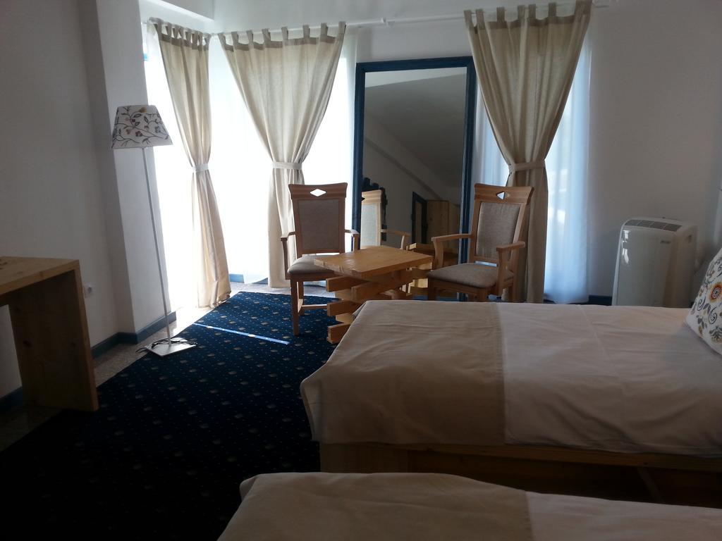 Peninsula Resort Murighiol Room photo